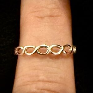 Elegant pure silver Ring